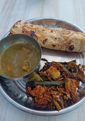 A picture of PALAK PANEER, BHINDI MASALA WITH CHAPATI.