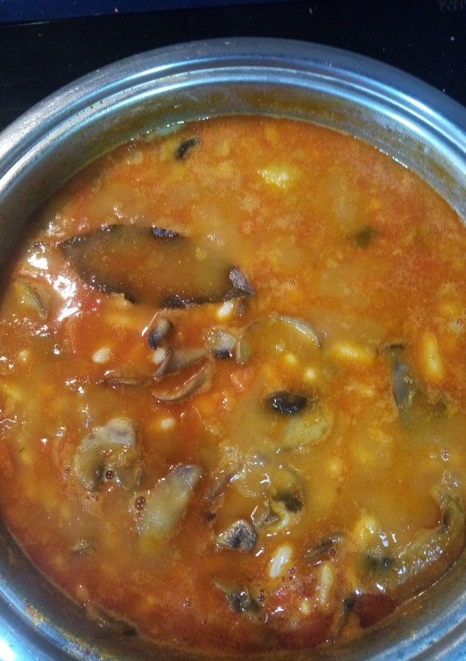 Una foto de Potaje de habichuelas con verduras y champiñón