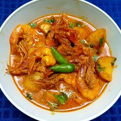 A picture of Bagda Chingri Curry.