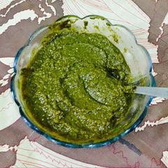 A picture of Curry leaves chutney.