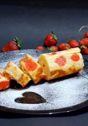 સ્ટ્રોબેરી સ્વીસ રોલ (Strawberry Swiss Roll Recipe In Gujarati) રેસીપી મુખ્ય ફોટો