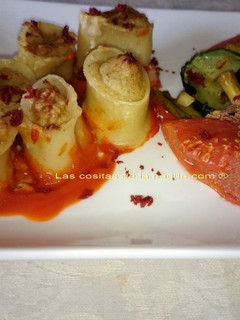 Una foto de Mezzi paccheri rellenos de rape y rodaballo con verduras