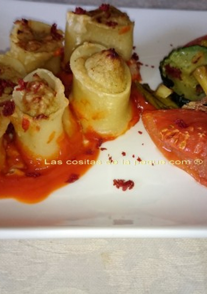 Una foto de Mezzi paccheri rellenos de rape y rodaballo con verduras