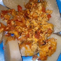 A picture of White Yam and egg sauce.