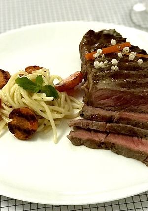 Hình của món Mì Ý Beefsteak sốt tiêu.