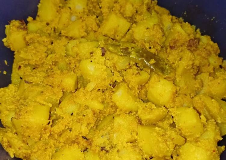 How to Make Super Quick Homemade Aaloo posto (Potatoes and poppy seeds paste)