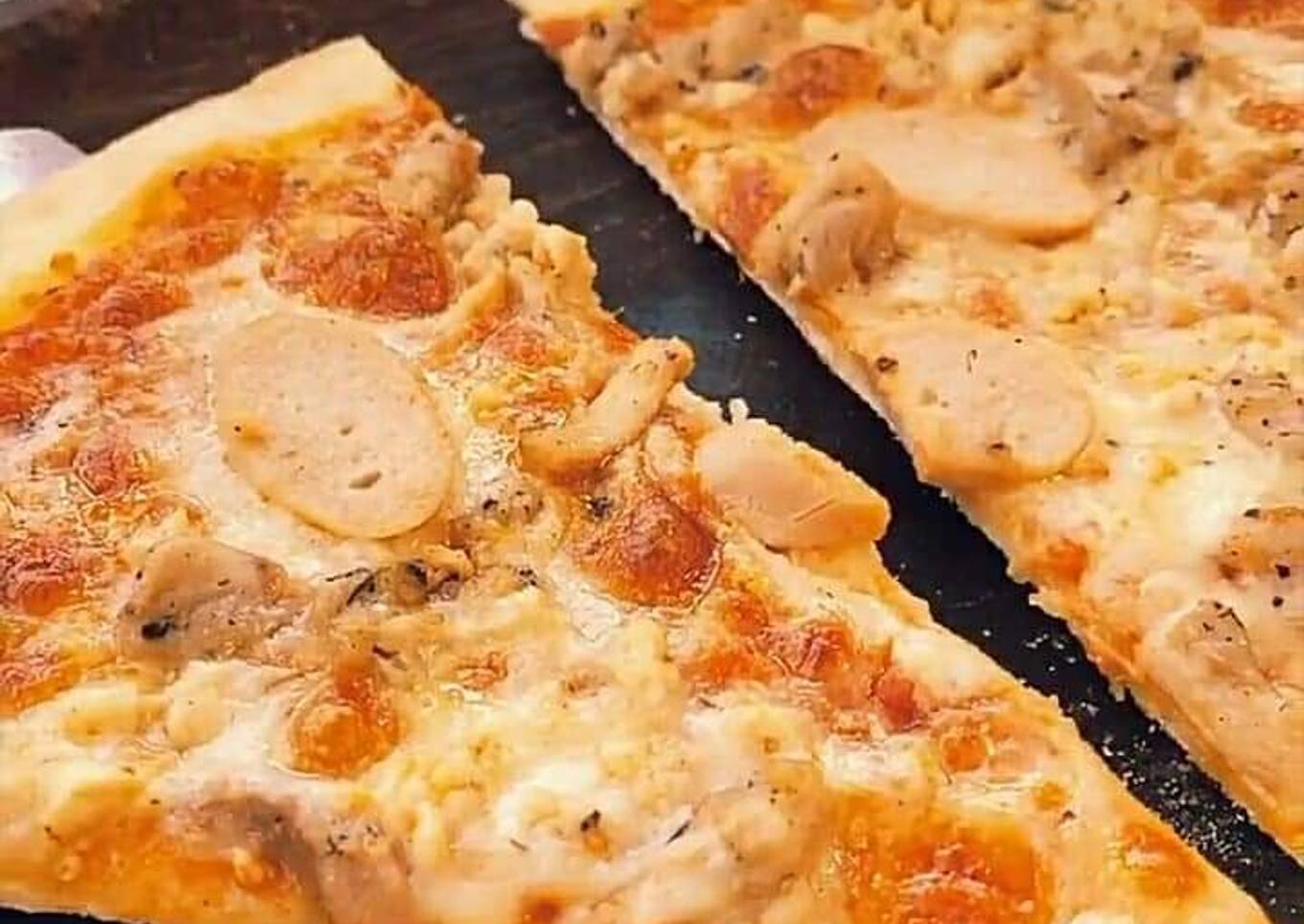 Mushroom pizza slice