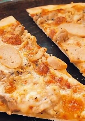 A picture of Mushroom pizza slice.