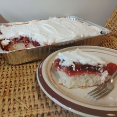 A picture of Easy Cherry Jello Cake.