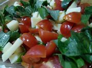 Una foto de ensalada capresse