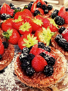 Una foto de Bizcochitos de chocolate y frutos rojos