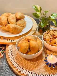 स्वीट ड्राई फ्रूट गुजिया (Sweet Dry Fruit Gujiya) रेसिपी मुख्य फोटो