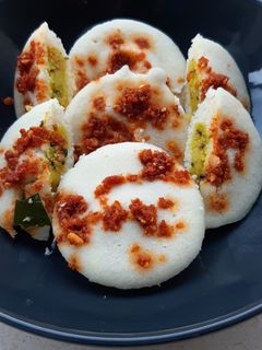વડાપાવ સ્ટફ્ડ ઇડલી (VadaPav Stuffed Idli recipe in Gujarati) રેસીપી મુખ્ય ફોટો