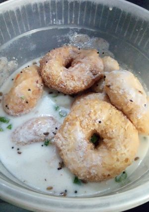 A picture of Dahi Vada.