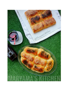 A picture of Chicken cheese dinner rolls.