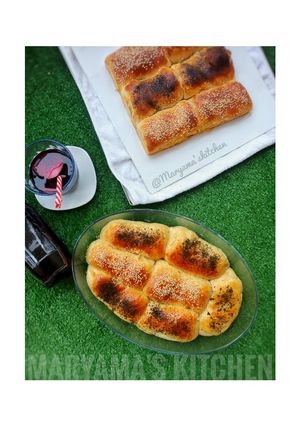 A picture of Chicken cheese dinner rolls.