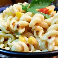 A picture of Cheesy Pasta in White Sauce.
