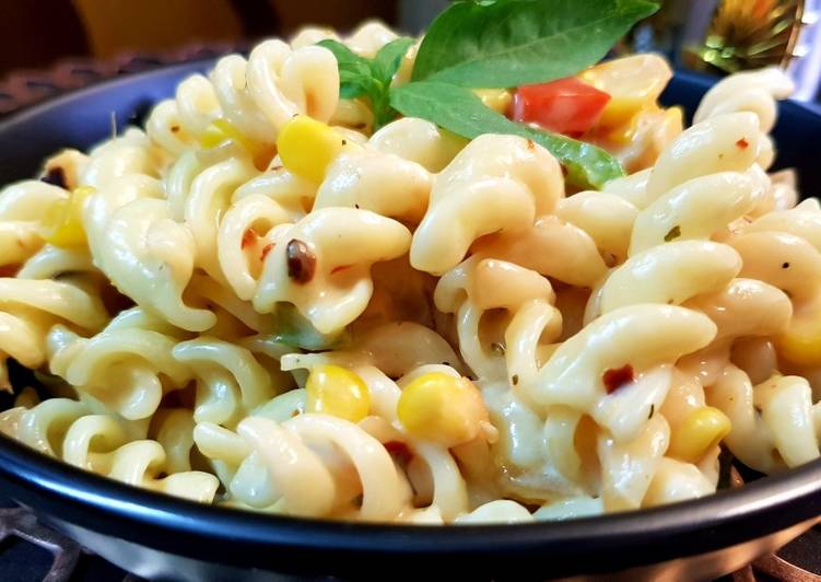 Simple Way to Make Delicious Cheesy Pasta in White Sauce