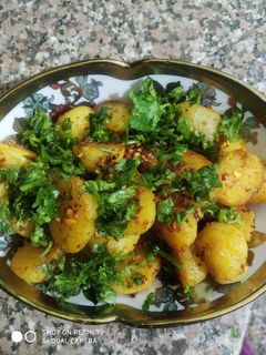 गार्लिक बेबी चिल्ली पोटैटो (garlic baby chilli potato recipe in Hindi) रेसिपी मुख्य फोटो