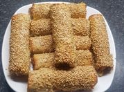 Una foto de canapés de pan de molde