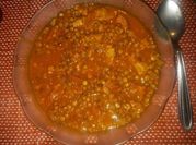 Una foto de bife de chorizo con salsa