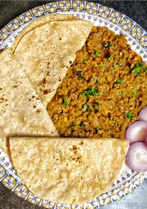 A picture of Egg tadka.