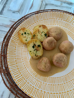 Una foto de Albóndigas en salsa de almendras