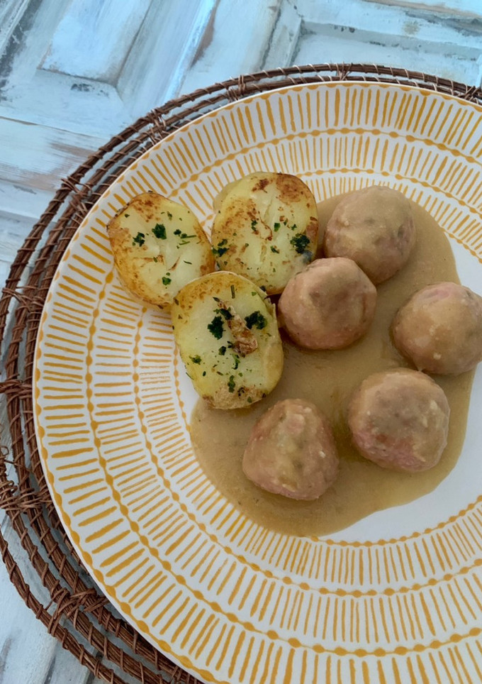 Una foto de Albóndigas en salsa de almendras