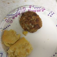 A picture of Salmon patties.