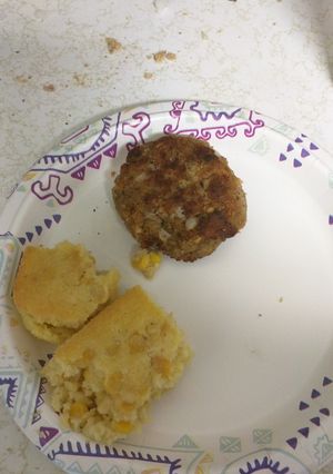A picture of Salmon patties.