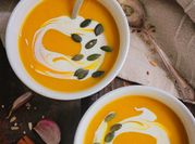 Una foto de crema de calabaza