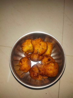 மைதா மற்றும் உளுந்து போண்டா செய்முறை முக்கிய புகைப்படம்