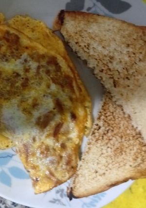 Una foto de Tortilla de atún con pan