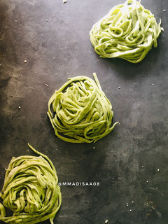 Foto resep Mie Hijau Daun Seledri Homemade Eggless