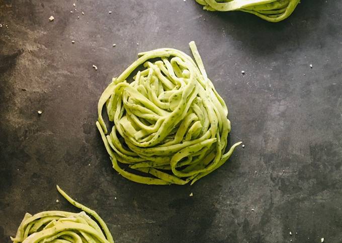 Anti Ribet, Buat Mie Hijau Daun Seledri Homemade Eggless Rumahan