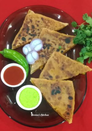 મુગલાઈ પરોઠા (Mughlai Paratha Recipe In Gujarati) રેસીપી મુખ્ય ફોટો