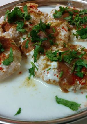 A picture of Dahi vada.