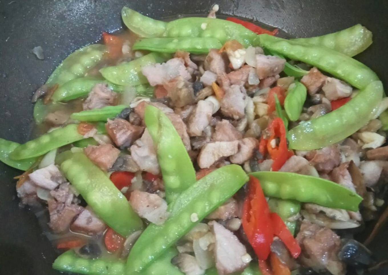 Tumis babi sei dengan sayuran