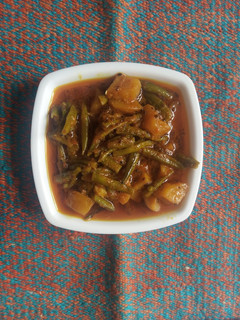ગુવાર બટાકા નું શાક (Guvar Bataka Shak Recipe In Gujarati) રેસીપી મુખ્ય ફોટો