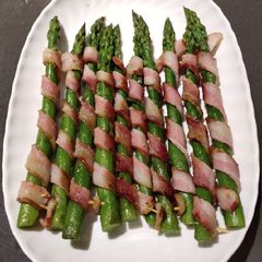A picture of Bacon Asparagus.