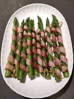 A picture of Bacon Asparagus.