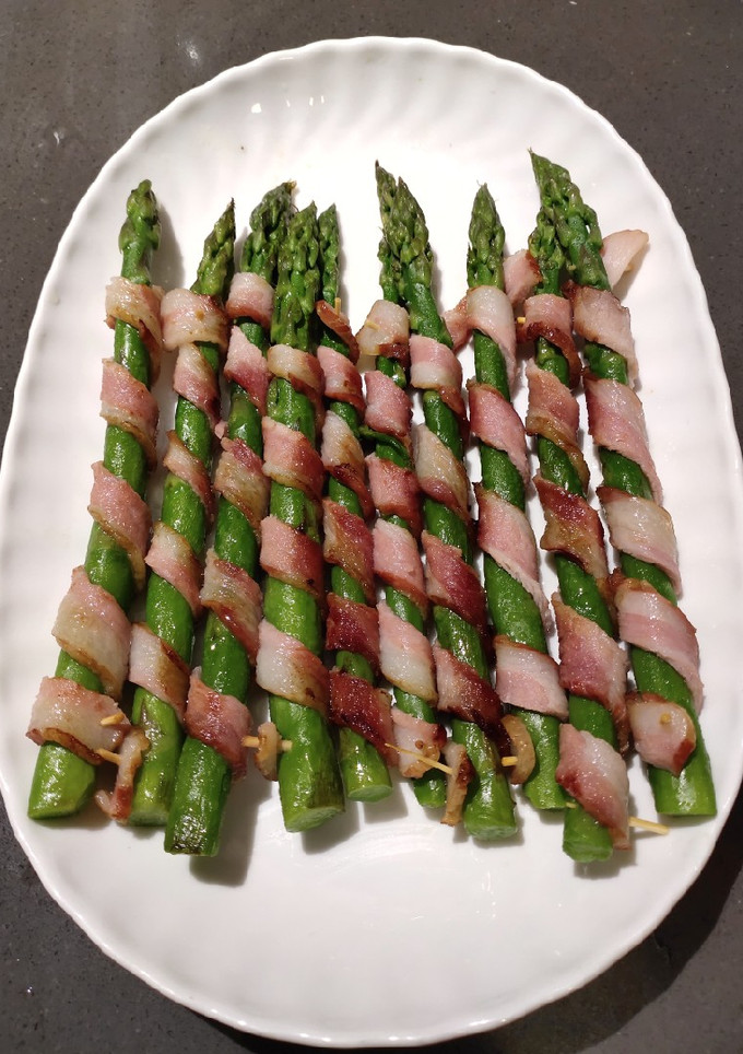 A picture of Bacon Asparagus.