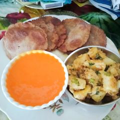 A picture of Healthy Tasty Farali Rajgira Puri with Potato Sabji and Mango Juice.