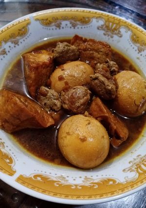 Foto resep Semur Betawi (telur, tahu dan bola bola daging sapi)
