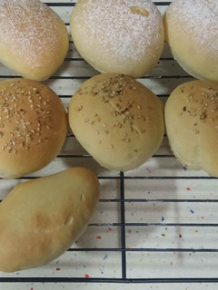 Una foto de Bollos tiernos de leche, mantequilla y miel