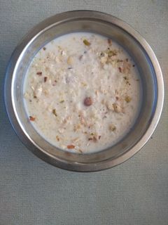 ખીર (Kheer Recipe In Gujarati) રેસીપી મુખ્ય ફોટો