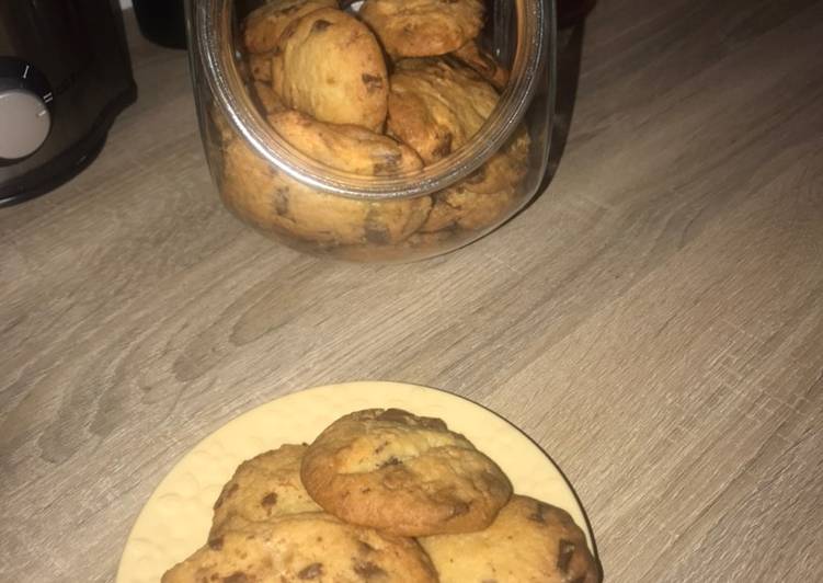 Cookies de chocolate blanco y con leche os dejo el enlace por si os gusta el vídeo 🍪