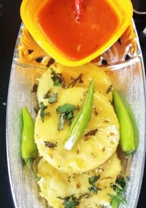 A picture of Round besan dhokla.