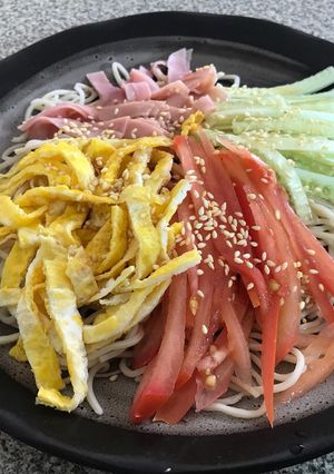 Una foto de Hiyashi Chuka ~Fideo Ramen Enfriado Estilo Japonés~
