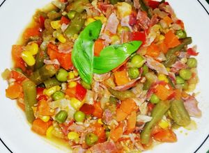 O poză a rețetei Mâncarica de legume mexicane cu prosciutto cotto.